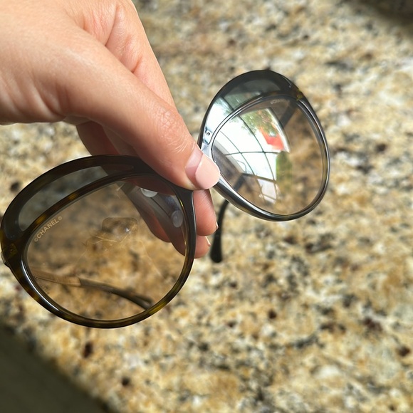 Beautiful Authentic Chanel CC Logo Sunglasses - Picture 2 of 16